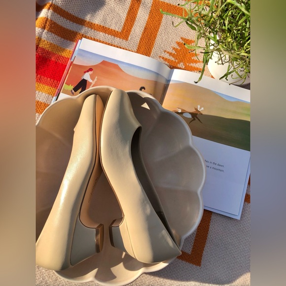 Comfortview Polished Bone Colored Pumps - Picture 3 of 7